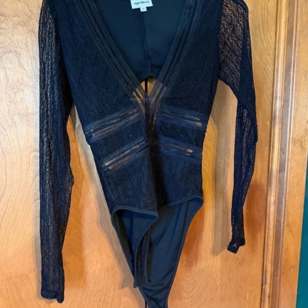 NWOT superdown britni deep v bodysuit Size: Small - Picture 5 of 7